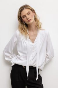 Eleganckie koszule damskie – które fasony sprawdzą się zarówno do pracy, jak i na wieczór?