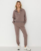 lekkie spodnie joggers mocha mousse