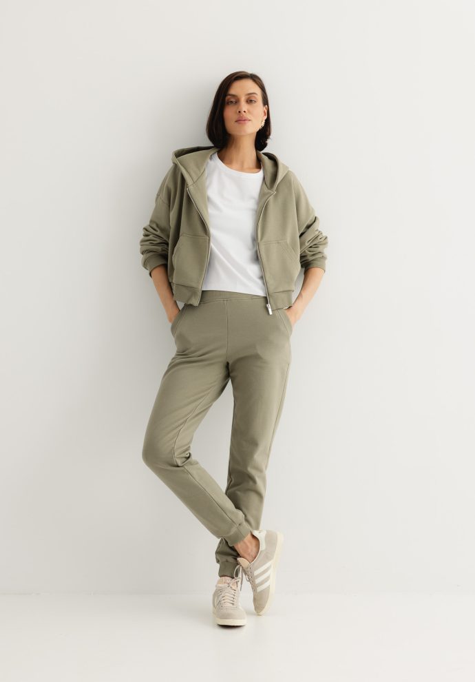 spodnie joggers oliwka