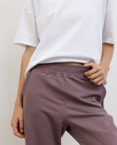 lekkie spodnie joggers lawendowe