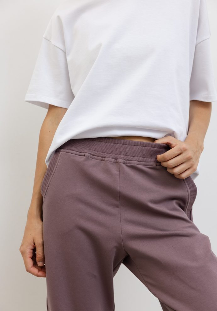 lekkie spodnie joggers lawendowe