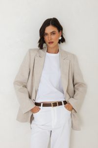 Jak rozpoznać elegancką marynarkę damską, która nie wyjdzie z mody?