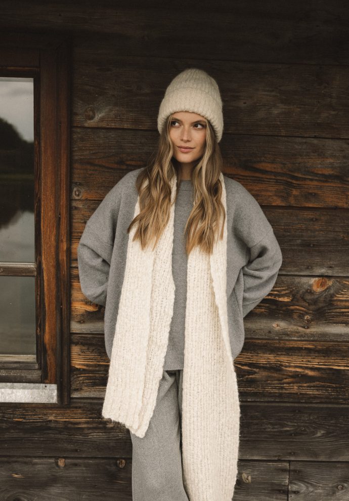 WEŁNIANY SZALIK MELANIA ECRU