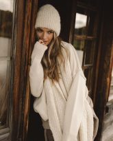 WEŁNIANA CZAPKA MELANIA ECRU