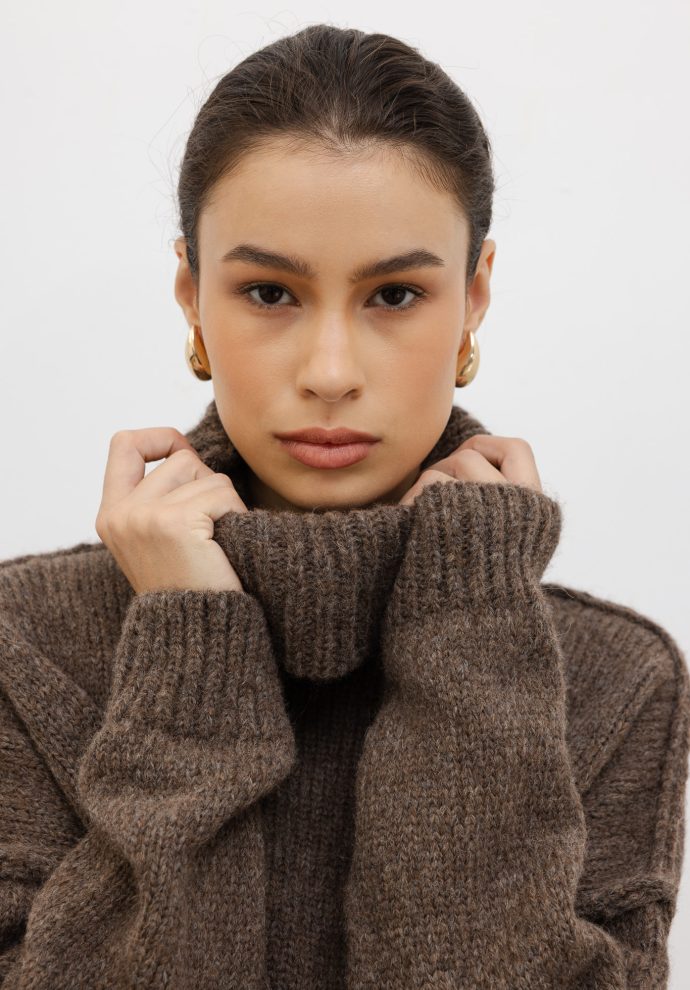 wełniany golf adele brązowy