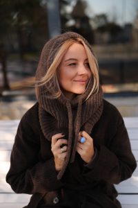 WEŁNIANA BALACLAVA ADELE BRĄZOWA
