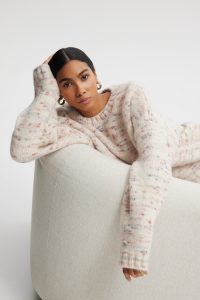 WEŁNIANY SWETER PETRA ECRU