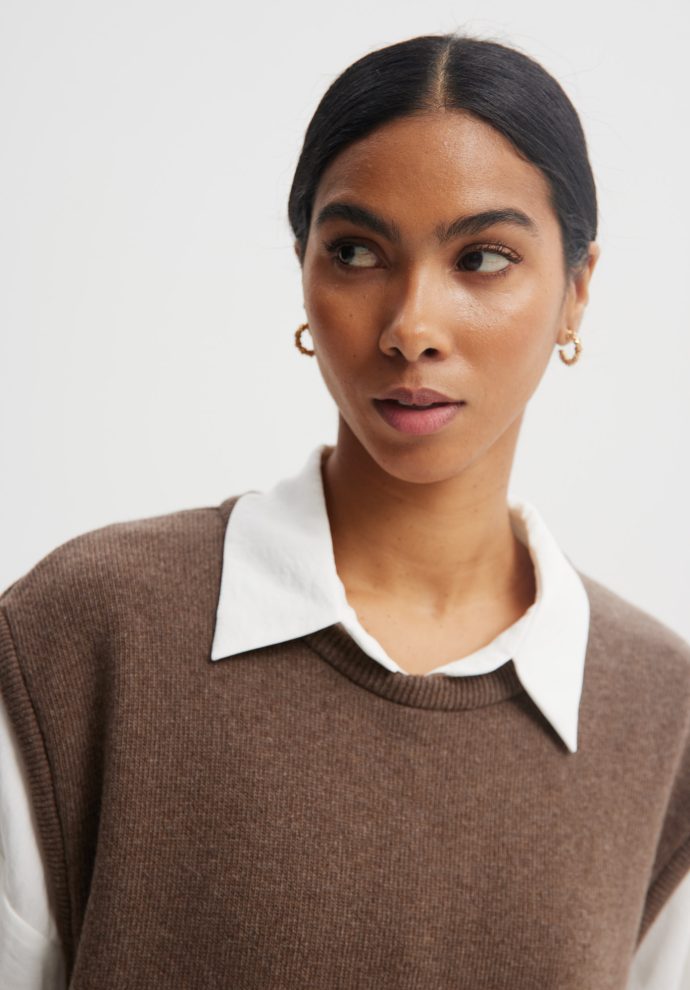 WEŁNIANA KAMIZELKA LAURA BRĄZOWA