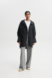 KURTKA PRZECIWDESZCZOWA NIKI CZARNA