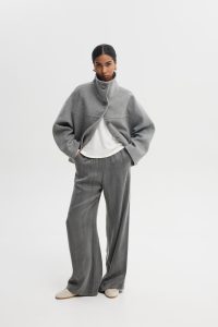 Eleganckie spodnie damskie szerokie jako fundament nowoczesnej garderoby