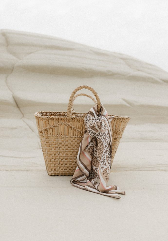 apaszka zoe beżowo- biała