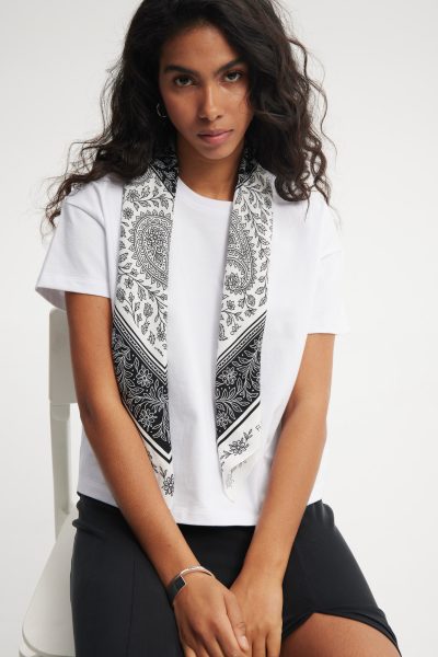 APASZKA ZOE CZARNO- BIAŁA