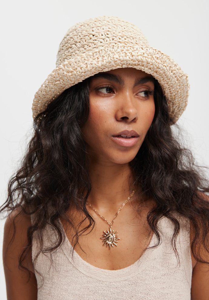 kapelusze backet piaskowy