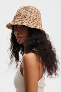 KAPELUSZ BACKET KARMELOWY