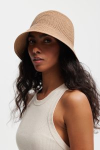 KAPELUSZ BACKET RETRO KARMELOWY