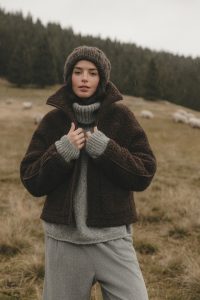 WEŁNIANA KURTKA TEDDY CZEKOLADOWA