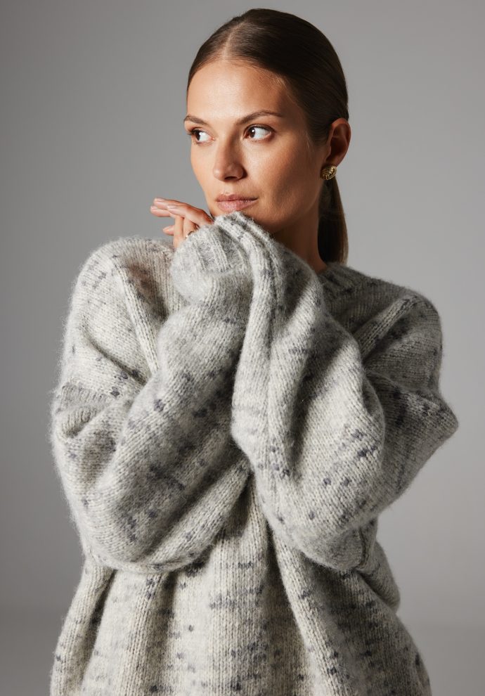 WEŁNIANY SWETER PETRA SZARY