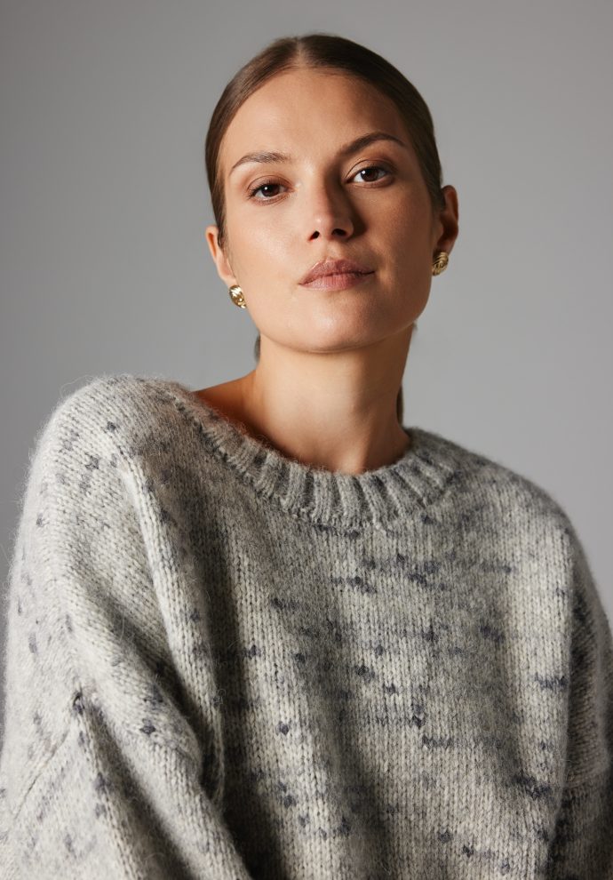 WEŁNIANY SWETER PETRA SZARY