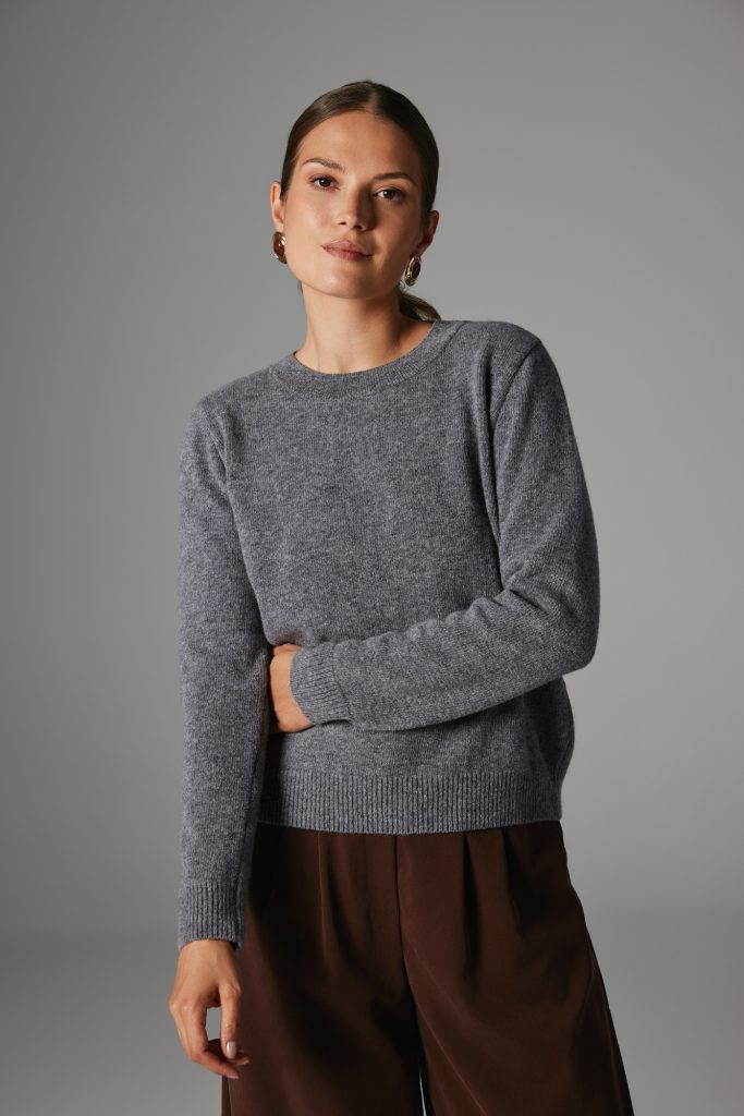 WEŁNIANY SWETER LAURA SZARY