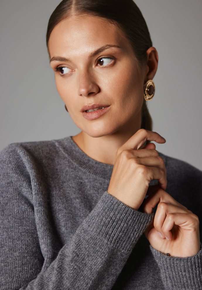 WEŁNIANY SWETER LAURA SZARY