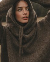 WEŁNIANY SWETER DEMETER BRĄZOWY