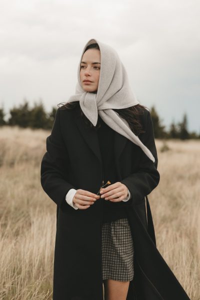 WEŁNIANA CHUSTA INES BEŻOWA